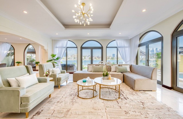 Prestigious 5BR Villa with AsstRm and Private Pool in Frond O Palm Jumeirah