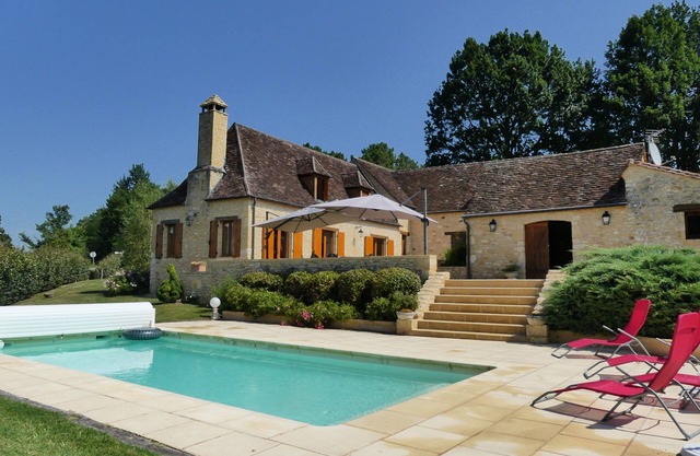 Pretty 17th century farmhouse, restored with pool, beautiful view of the valley