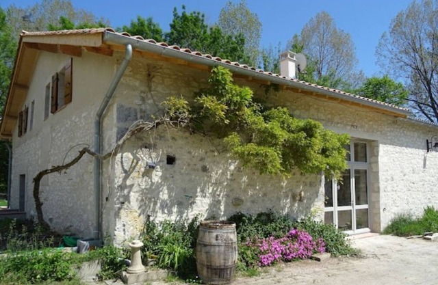 Pretty, comfortable country house with swimming pool. 15mn from Bergerac, Périgord
