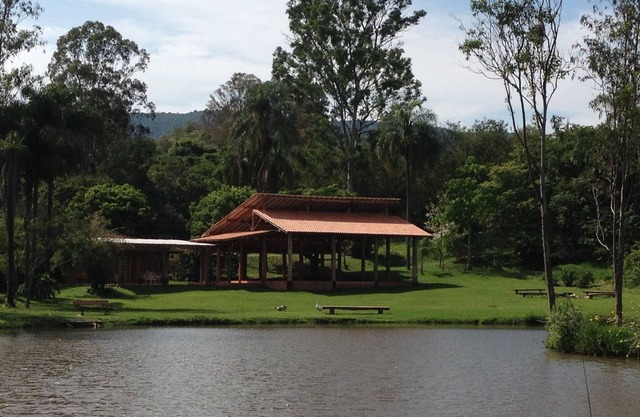 PRETTY! Pool, BBQ, Private Lake with Kayak