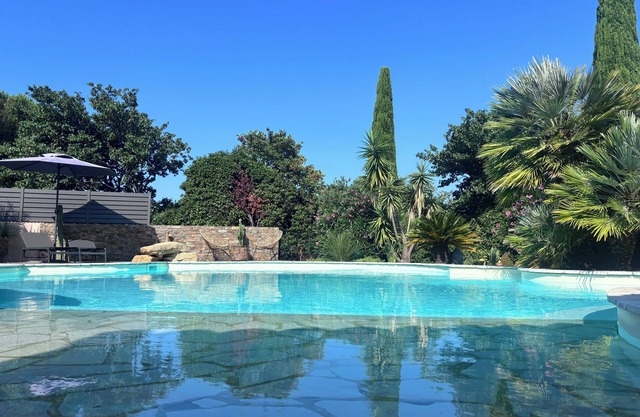 Pretty provencal villa on wooded grounds with architect-designed swimming pool near the sea