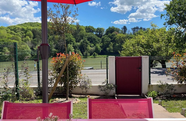 Pretty semi-detached house ideally located on the edge of the lake of Saint pée sur nivelle