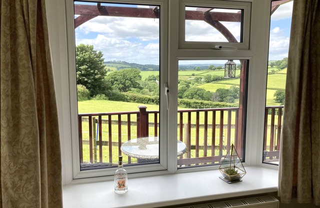 Pretty timber cabin with glorious views of South Devon countryside