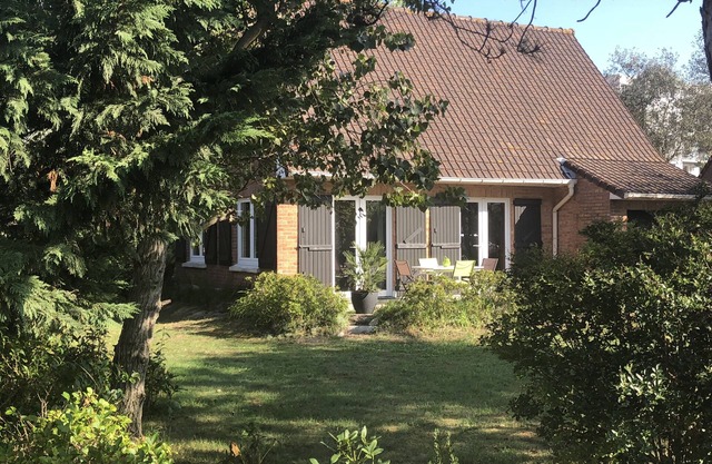 PRETTY VILLA 50 METRES FROM THE BEACH AND DUNES