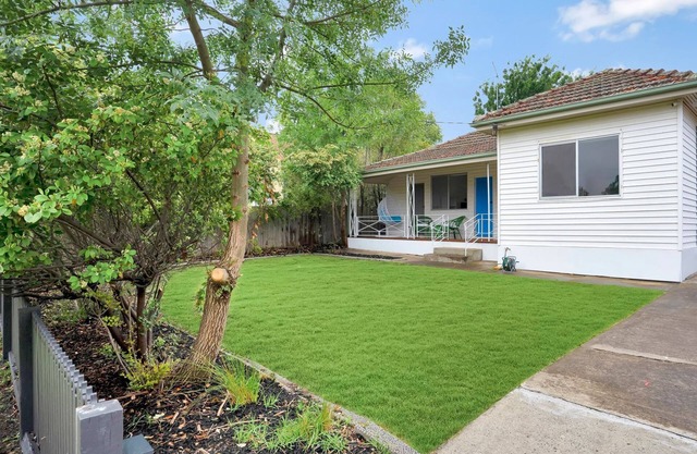 Priceless Position 600 metres to Beach