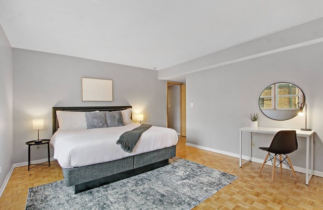 Prime 2BR Chicago Apartment