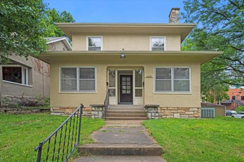 Prime 3BR Unit Next To KU Med & Midtown - Westport