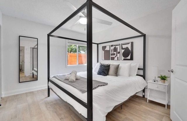 Prime Bayshore Stay | Pool, Gym, & Free Parking!