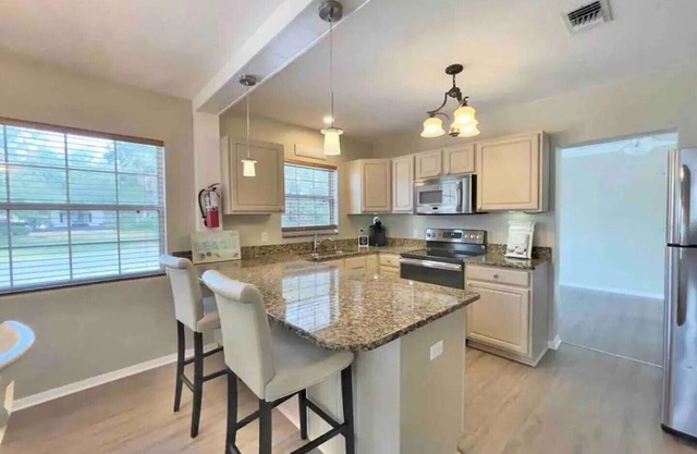 Prime Location, 2 Bath/2 Bed Perfect Getaway