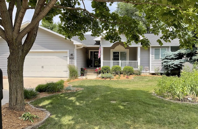 Prime Location. 4 Bedroom House Sleeps up to 9. Close to Amusement Park.2 Baths.