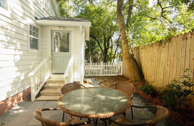 Prime Location! Charming Cottage, Fenced Yard & Close to Downtown & FSU
