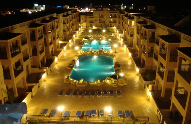 Prime Location Ground Floor, 1 bed apartment. 2 Lagoon Pools, UK TV, FREE Wi-Fi