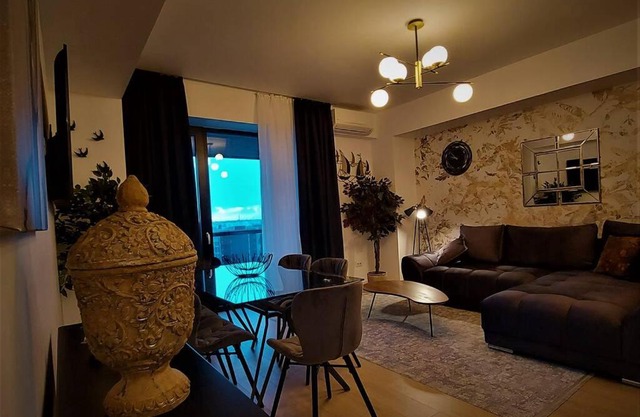 Prime location, Sea view flat near the Beach