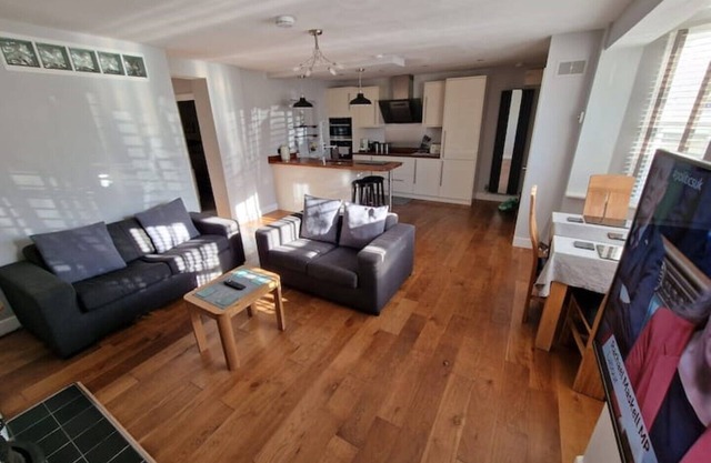 Prime Seafront Location, Free Shared Parking