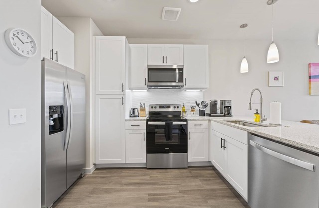 Prime Soco Airy 1BR King Suite w Pool Parking