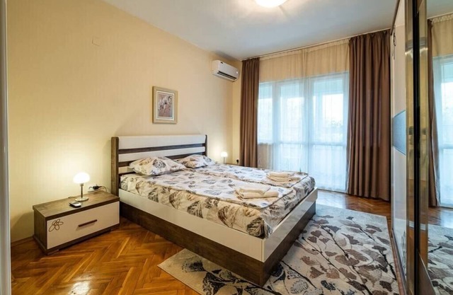 Primorski 2bdrm Central Apartment