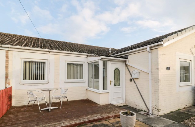 PRIMROSE COTTAGE, pet friendly, country holiday cottage in Beadnell
