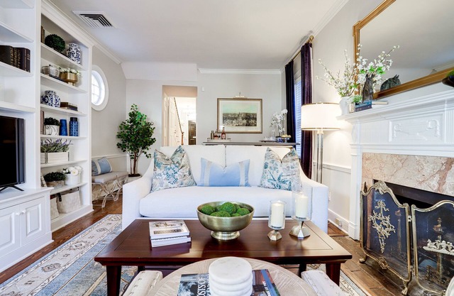 Prince of Wales - An Old Town Luxury Row Home!