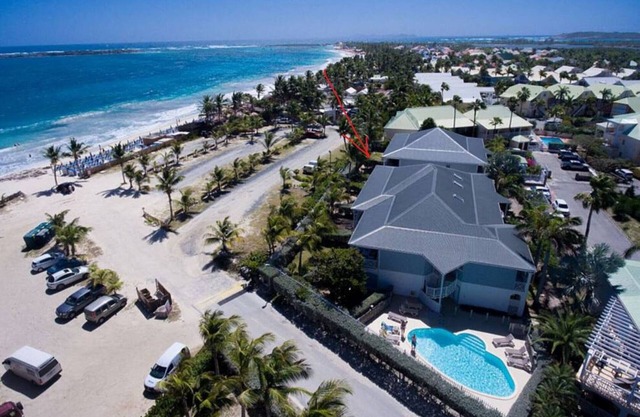 Princess Coco, sea view and direct access to Orient Bay beach