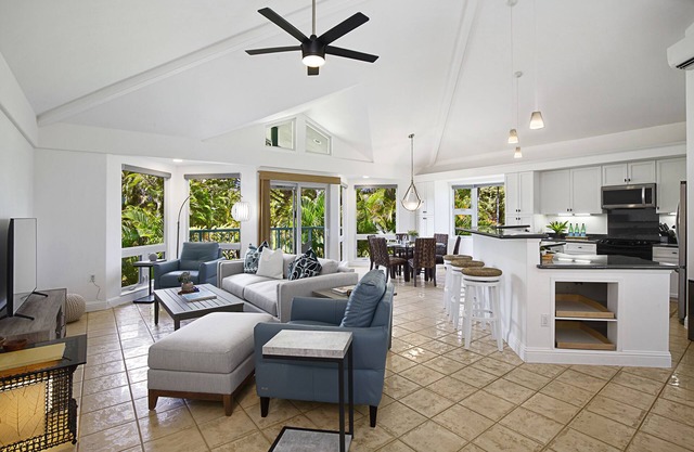 Princeville Luxury Townhouse, modern with A/C.