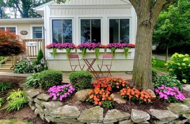 Pristine 3-bedroom cottage in Lakeside, Ohio with central air, laundry, Wi-Fi