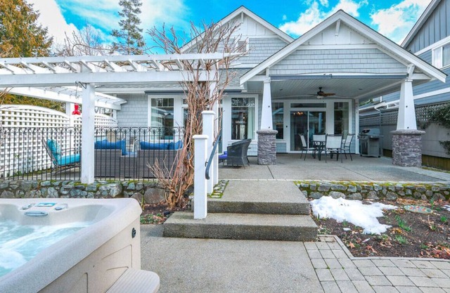 Pristine Rancher 3 bdrm rancher detached gym hot tub min to Cow Bay