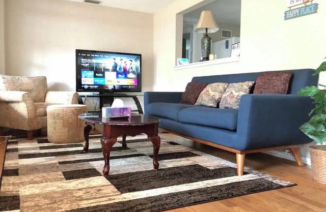 Private 2/1 Apartment in Historic Downtown Duplex