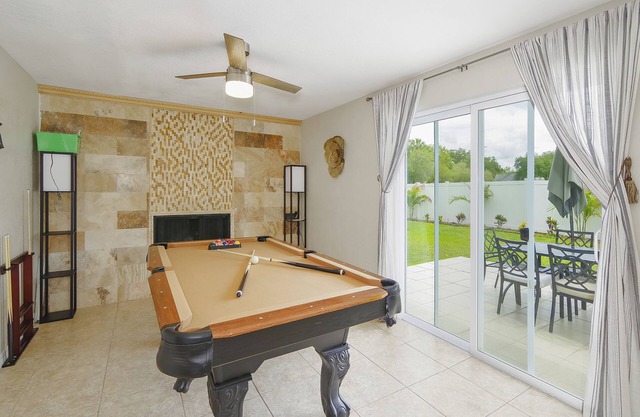 Private 2 Story Corner Home - Games Room - Spacious
