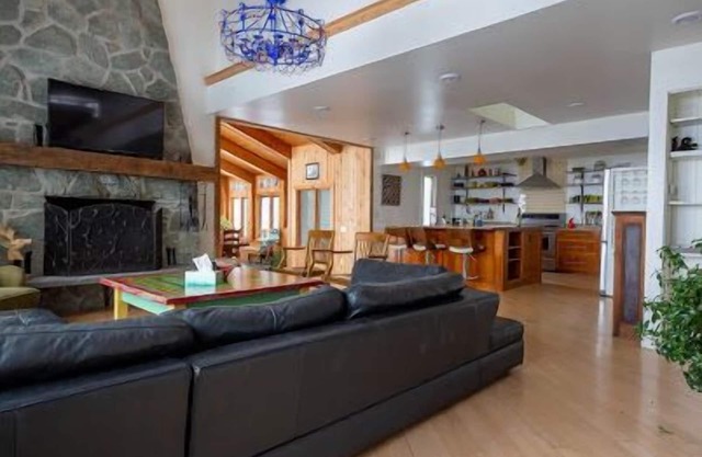 Private 3Bd3.5Ba w/Lake View, Pool, Hot Tub, Fast Wi-Fi 🐶