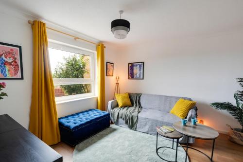 Private 3Bed-Parking-Sleeps5-By FabAccommodation