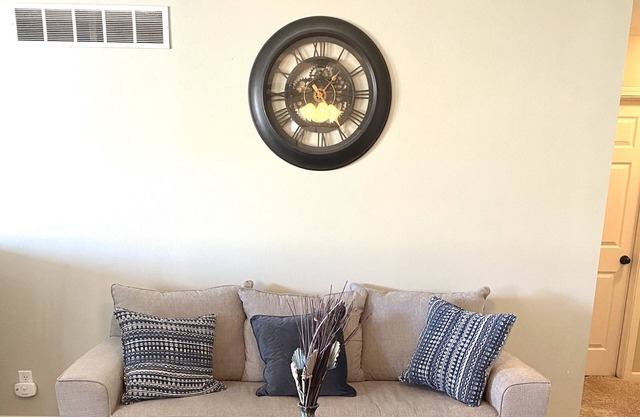 Private 8 Guest 3bd 2b Home, Hot Tub, Near Downtown+I-80