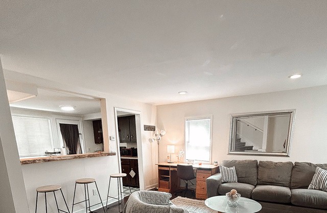Private and Cozy 2 Bedroom House with Amenities!