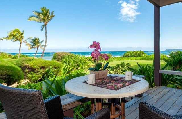 Private and Romantic Seaside Retreat - Just Twelve Steps to the Beach!