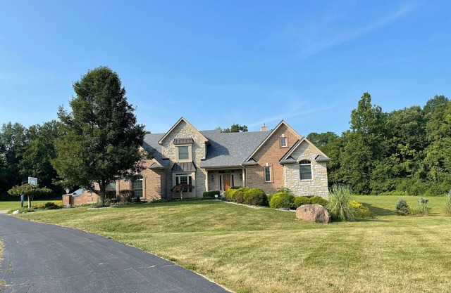 Private and Spacious home on 7 acres in Mason Ohio. Sleeps 16 - Kings Island