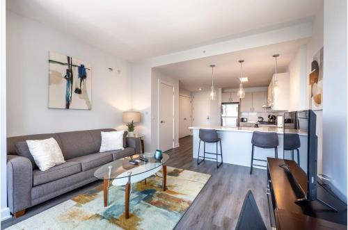 Private Apt with Gym & Pool