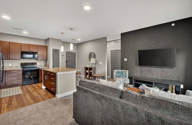 Private Attached Garage | King Bed | No Stairs