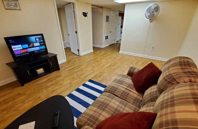 PRIVATE Basement Apt Near BWI & Baltimore