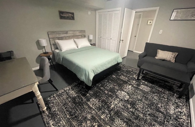 Private Basement Room Pet Friendly Fenced Yard