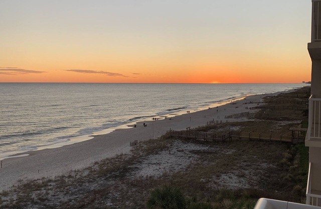 Private Beach, Sleeps 8, Gorgeous Views, Easy beach access
