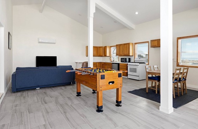 Private Beachfront Access Guesthouse in Oak Harbor!