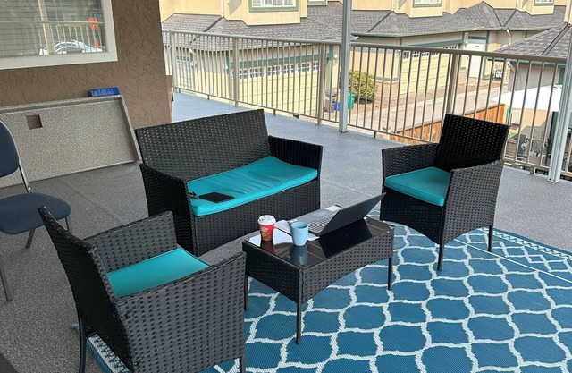 Private Bedroom with Shared washroom Cambie Palace-Northview