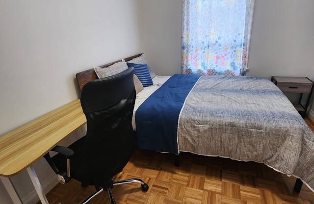 Private bedroom with shared area (Room C)