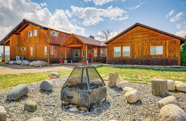 Private Clark Ranch Retreat w/Mountain Views!