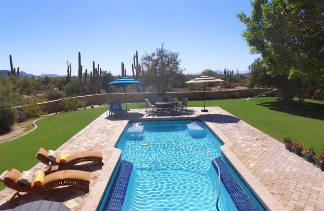 Private Contemporary Adobe on 5 Acres, Beautiful Mountain Views, Salt Water Pool