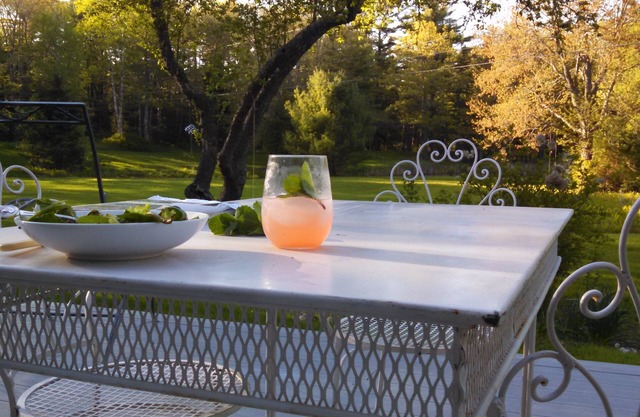 Private cottage in Cundy's Harbor, walk to ocean - discount for month-long stays