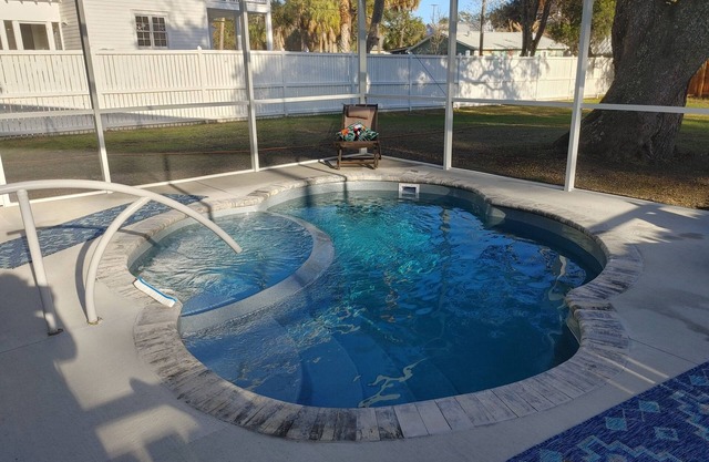 Private Cottage W/Spa and Pool.nFall rates are GREAT!nSpa only after Nov 1st