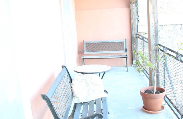 Private Courtyard and Pool, close to Carcassonne and Mediterranean Beaches