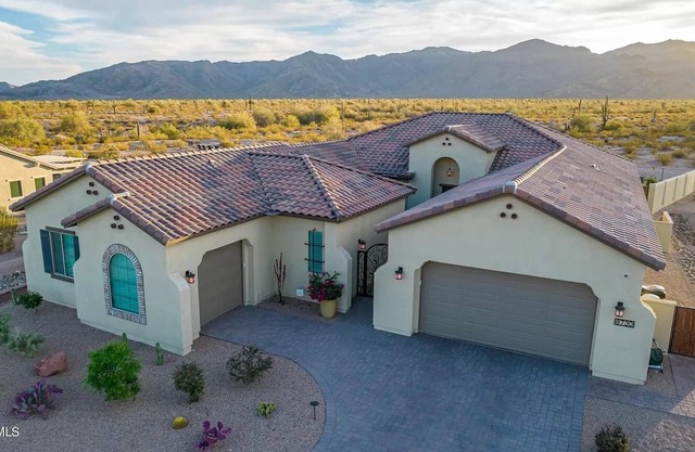 Private Desert Paradise with pool and mountain views!
