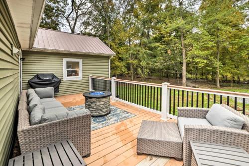 Private Dock and Lake Access Benton Family Home