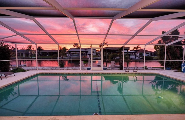 Private Dock~Covered Pool~Hot Tub~Game Room Fun!